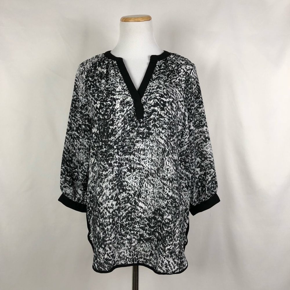 Kenar top with black trim